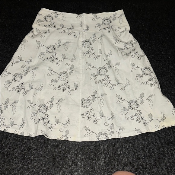 Sassy Floral Print Women's Skirt - White - Picture 4 of 8
